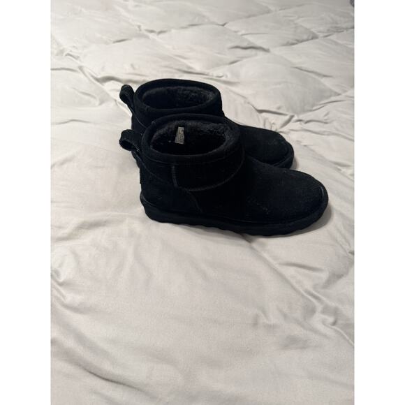 Bearpaw black shorty boots - size 6 - Picture 2 of 6